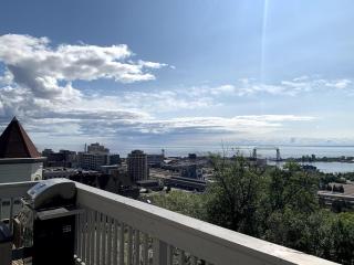 Whole House Lake and Lift Bridge Overlook - Duluth - 0