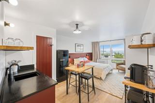 Walkable luxe studio with view 2 - 6