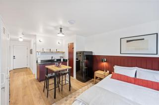 Walkable luxe studio with view 2 - 4