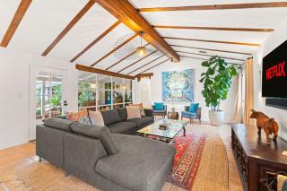 Spacious Spanish Hacienda Close to Everything - 2