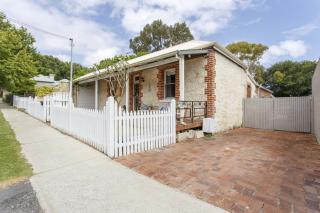 Charming Charles Pet Friendly Near Cafes and Beaches - South Fremantle - 9