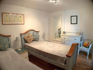 3 bed family house with garden in charming estuary village - Saint-Seurin-dʼUzet - 1