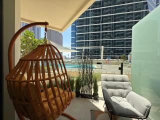 Cozy Studio with Balcony Pool View - Business Bay - 7