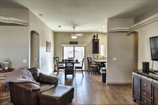 577) Large 3 bedroom with fenced back yard - 0
