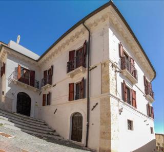 Palazzo D'Alessandro Wunderkammer & Suites B&B di charme - Caporciano - 0