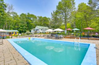 Communal Pool and Playground Mongaup Valley Cabin! - Mongaup Valley - 8
