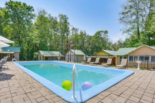 5 Mi to Monticello Raceway Cabin with Pool Access! - Mongaup Valley - 9
