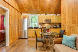 5 Mi to Monticello Raceway Cabin Near Shops - 7