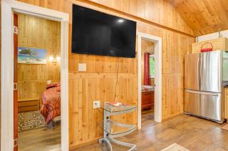5 Mi to Monticello Raceway Cabin with Pool Access! - Mongaup Valley - 6