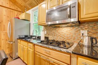 5 Mi to Monticello Raceway Cabin with Pool Access! - Mongaup Valley - 3