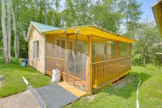 5 Mi to Swinging Bridge Reservoir: Cabin w/ Porch! - 8