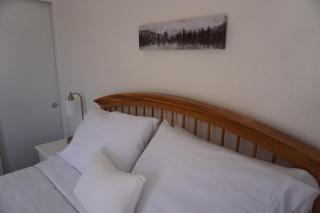 Panoramic View 2br on Hill in Uptown Oakridge - 3