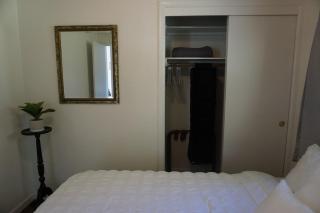 Panoramic View 2br on Hill in Uptown Oakridge - 5