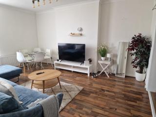 2BR Apartment Earls Court Prime Location - Londra - 0