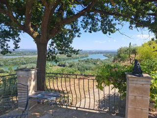 VILLA au calme VUE MAGNIFIQUE entièrement climatisée et piscine - Villeneuve-lès-Avignon - 0