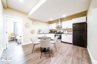 Cozy Haven Suite - KingBed - Wifi - Sleeps 4! - Edmonton - 1
