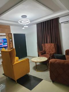 His Royal Glamour Apartments - Lagos - 8