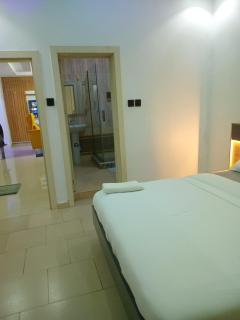 His Royal Glamour Apartments - Lagos - 3