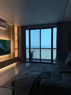Riviera Style Modern Sea View Apartment - Al Khobar - 7