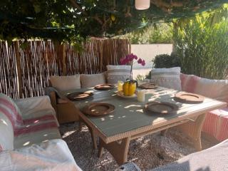 VILLA au calme avec VUE MAGNIFIQUE -entièrement climatisée - piscine - 1