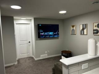 Bright & Spacious 2BR Getaway - Calgary - 2