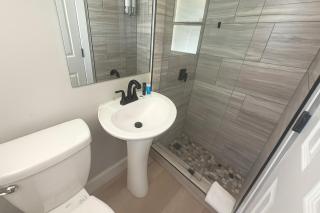 Beachside 1BR Apt - Walk to Hollywood Dania Beach - Dania Beach - 3