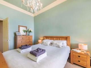 2 Bed in Tenby FB233 - 1