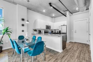 Chic 2BR Getaway Walk to Breweries and Art Walk - 4