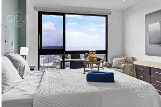 Modern apt with stunning city and mountain views - 7