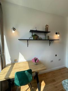 2 bedrooms with Kingsize Bed at Earls Court - Londra - 5