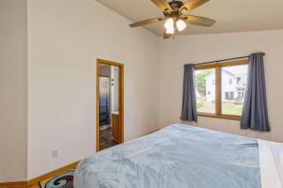 •Vibrant 4 bedroom house 2 king beds in Ankeny• - 4
