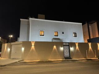 The Ground Luxe 6BR Luxury with Courtyard Charm - Taif - 9