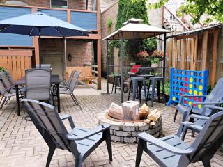 The Banksy-Free Parking -4 bedroom w King bed- Firepit Rooftop near United Center - Chicago - 3