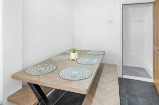 Contractor Stays, Newly Renovated, Free Parking, Sleep 7 - Wallasey - 7