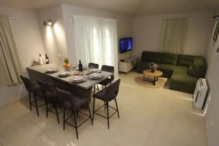 Brand New 3BR Apartment with Rooftop Sea View & Pool Villa Fiorentini Ciovo - Trogir - 9