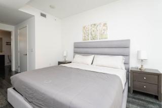 3-Bed High-Rise with Panoramic Views, Pool & Spa - 3