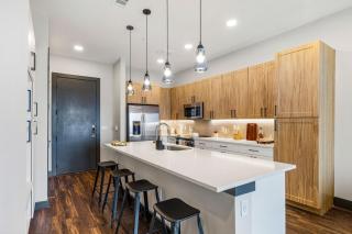 12 Min to Downtown with Pool, Balcony and Free Parking - Austin - 9