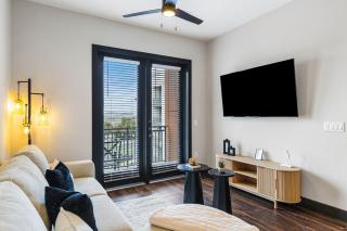 12 Min to Downtown with Pool, Balcony and Free Parking - Austin - 1