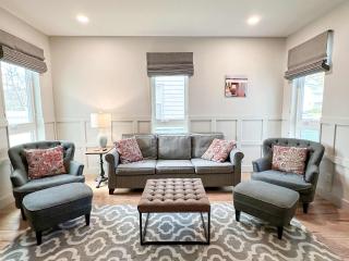 The 4M Favorite House - Stunning & Spotless 2-Bed Apt (#1) - Ann Arbor - 0
