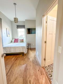 The 4M Favorite House - Stunning & Spotless 2-Bed Apt (#1) - Ann Arbor - 1