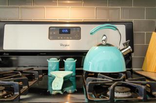 Modern 2BR Near Petco Park & Convention Center - 1