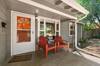 Urban Nest - Garage, Sunroom & Fenced Yard - 9