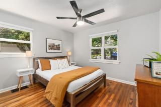 Urban Nest - Garage, Sunroom & Fenced Yard - 7