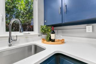 Urban Nest - Garage, Sunroom & Fenced Yard - 2