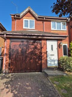 Bright & Cozy 3 Bed House with Parking - Dallington - 6