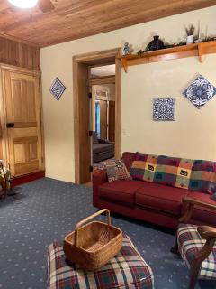 Historic & Charming Home just Steps from Deer Creek Winery - Uniontown - 1