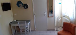 Chambre indépendante et coin repas proche Futuroscope et Civaux - 9