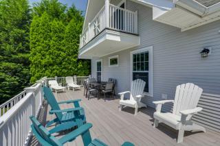 Gem of Narragansett Beach, House Retreat! - Narragansett - 0