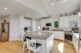 Gem of Narragansett Beach, House Retreat! - Narragansett - 2