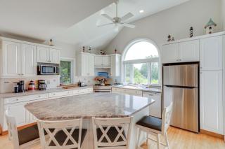 Gem of Narragansett Beach, House Retreat! - Narragansett - 1